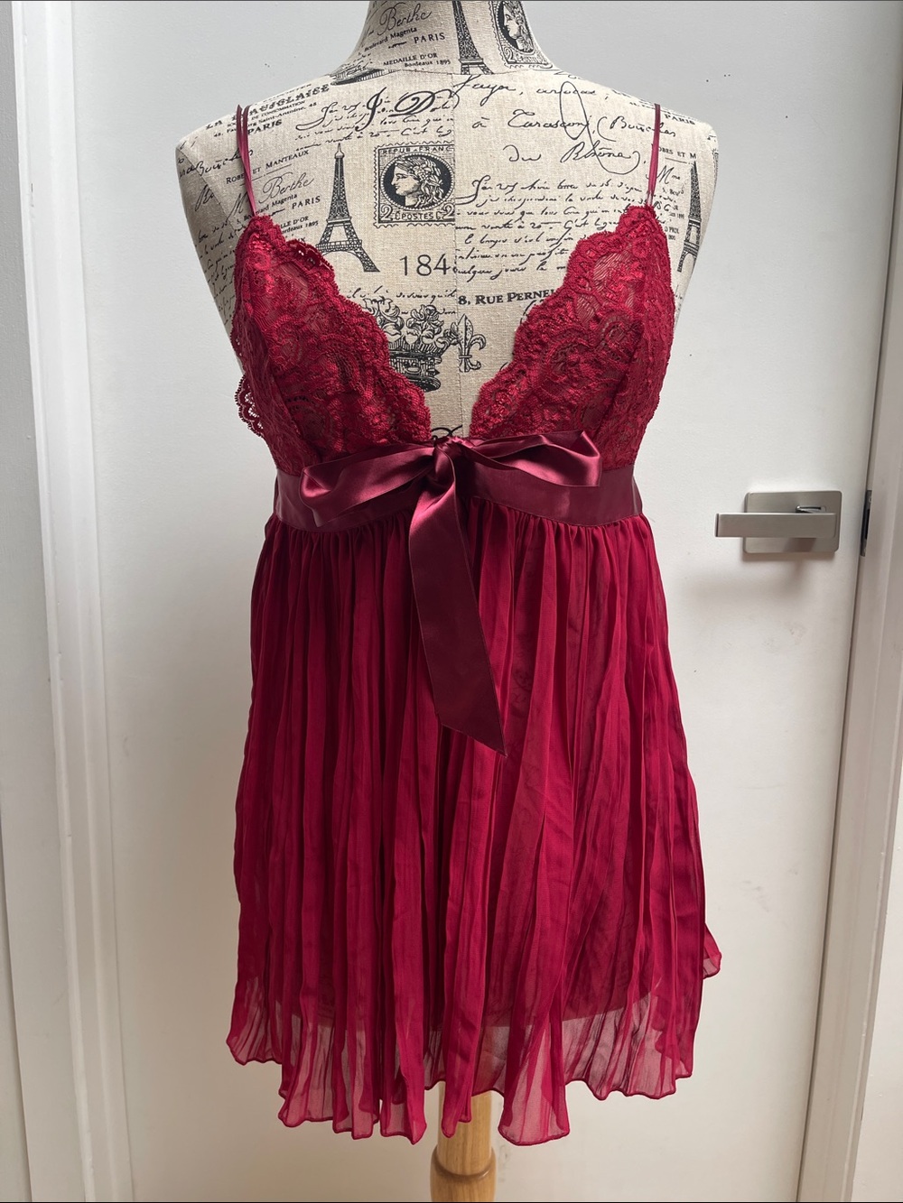 Victoria's Secret Lace & Satin Babydoll Chemise in Wine Red